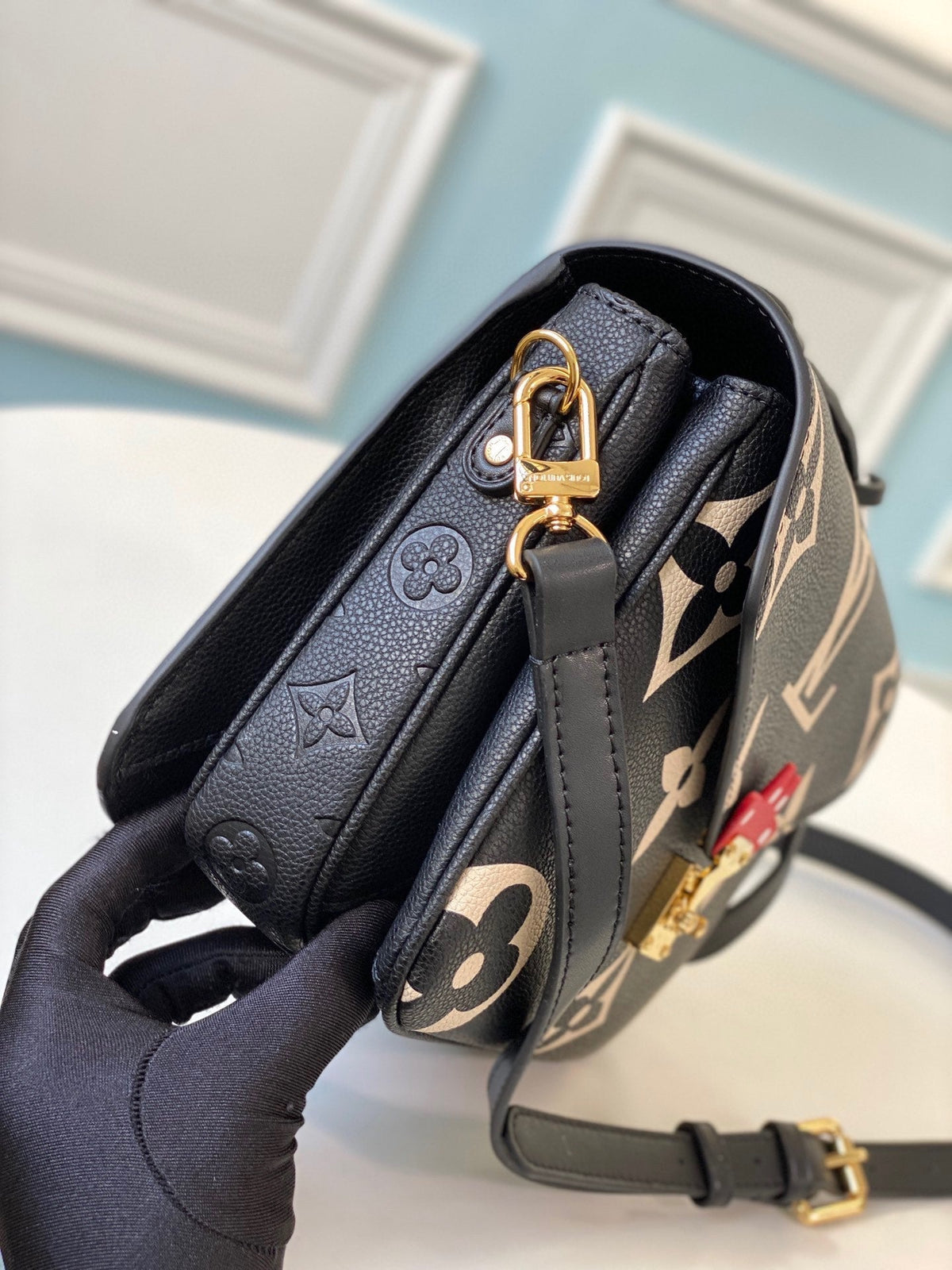 CRAFTY POCHETTE METIS 25 BLACK GRAINED COWHIDE