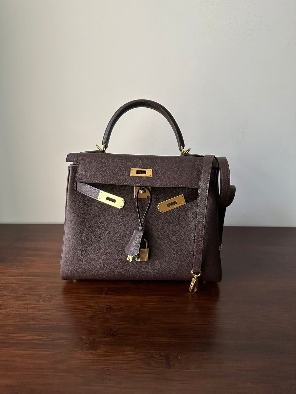 HM KELLY 28CM CHOCOLATE TOGO GOLD HARDWARE