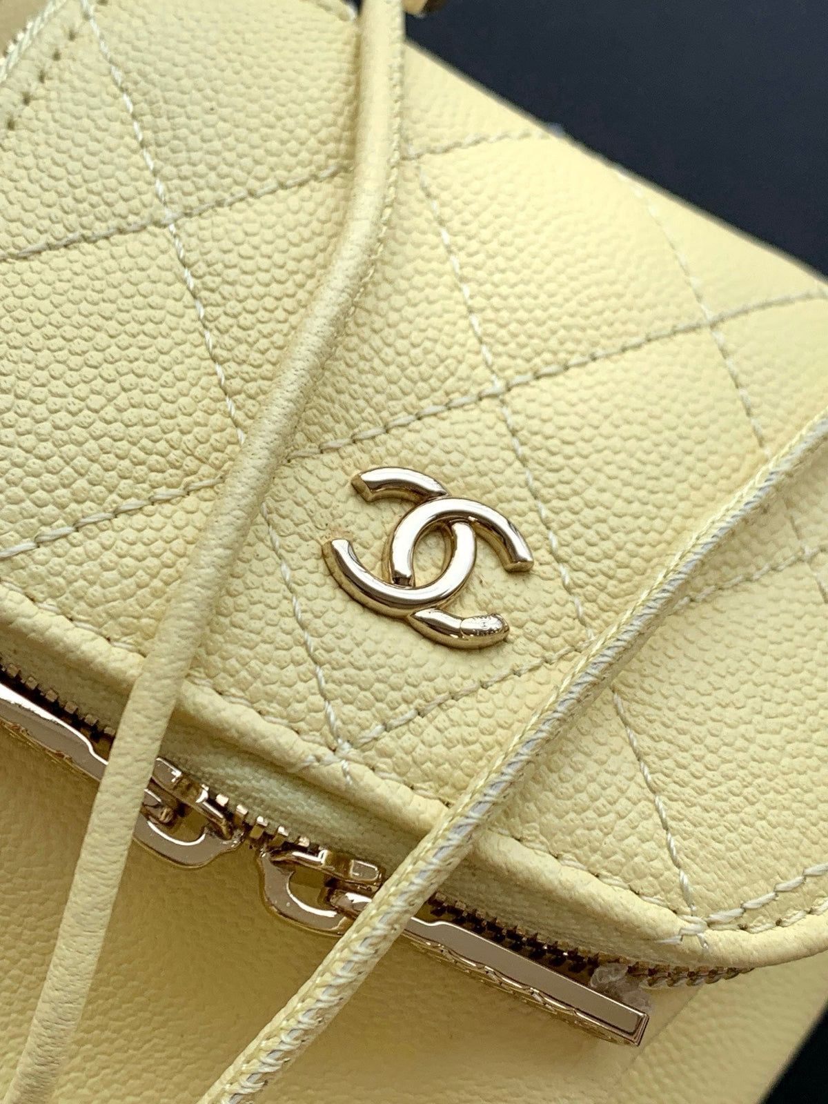 CC 22B Mini Chain 12.5cm Buckle Bag Yellow Calfskin