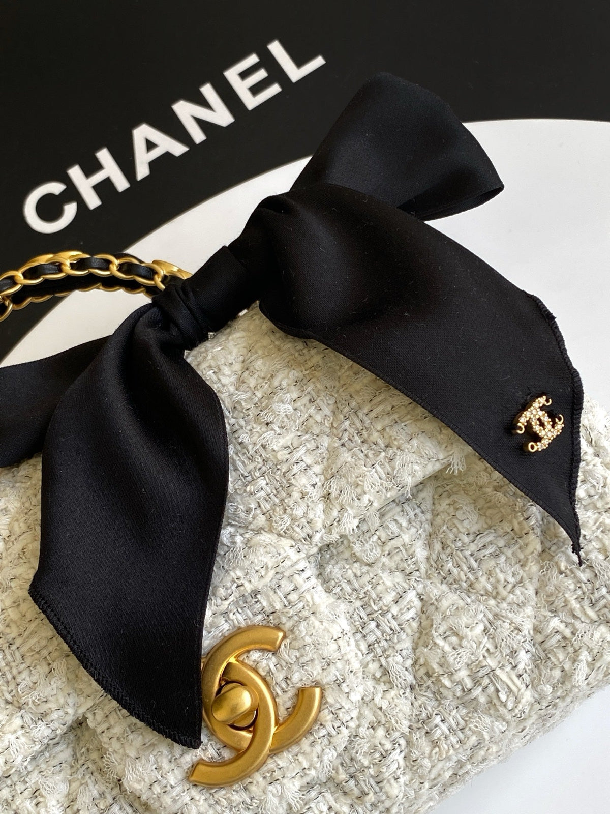 Chanel 25K Series Velvet Bow CF Handle Bag 20 White 275898