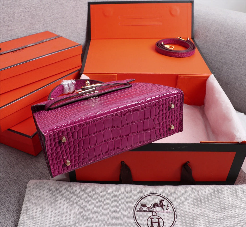 HM KELLY MINI 22 BARBIE PINK CROCODILE EMBOSSED CALFSKIN GOLD HARDWARE