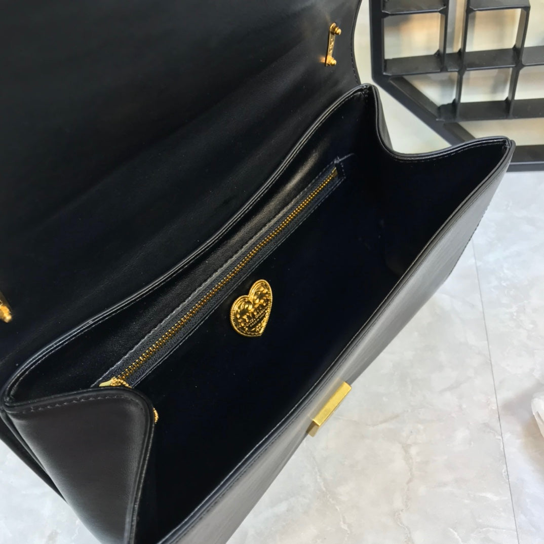 large devotion 26cm shouder bag black qulted cafskin