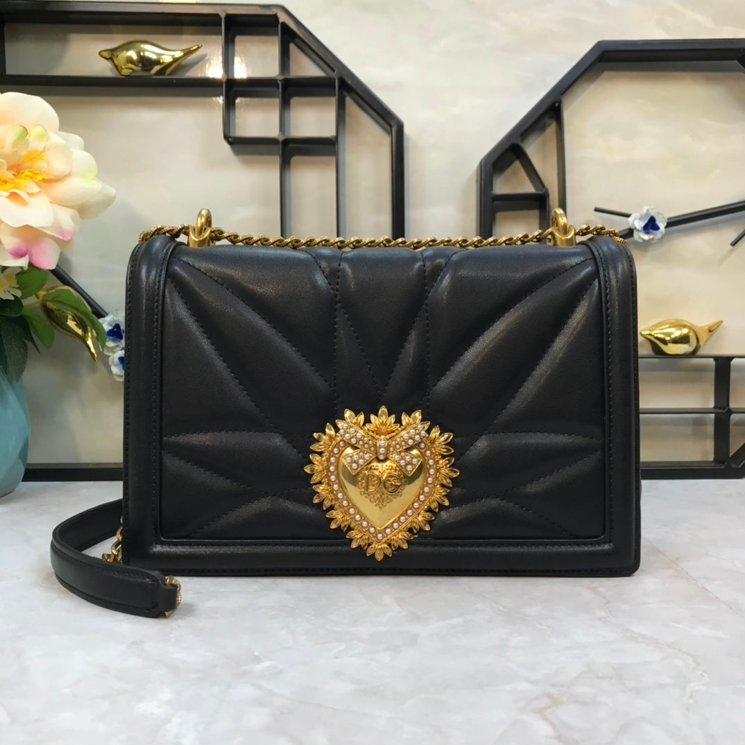 large devotion 26cm shouder bag black qulted cafskin