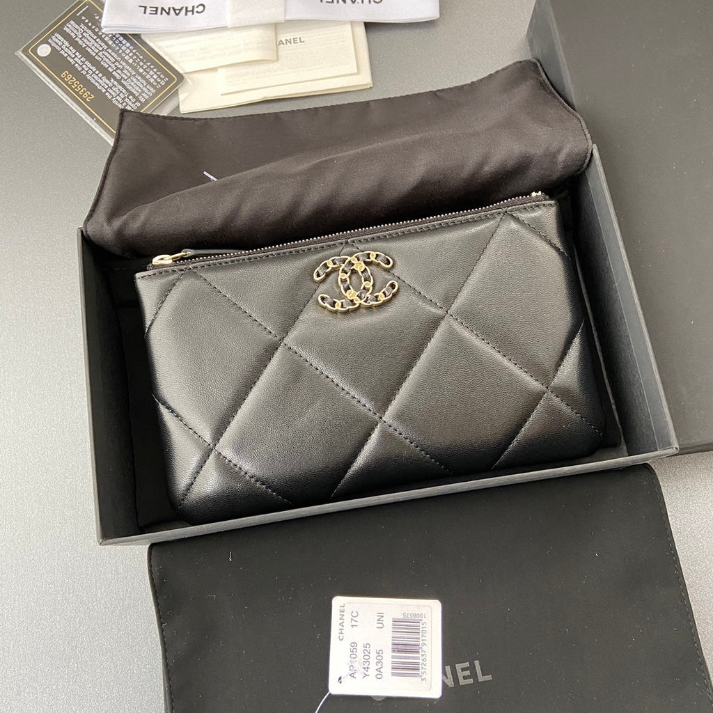CC 19 Pouch 20cm Black Calfskin