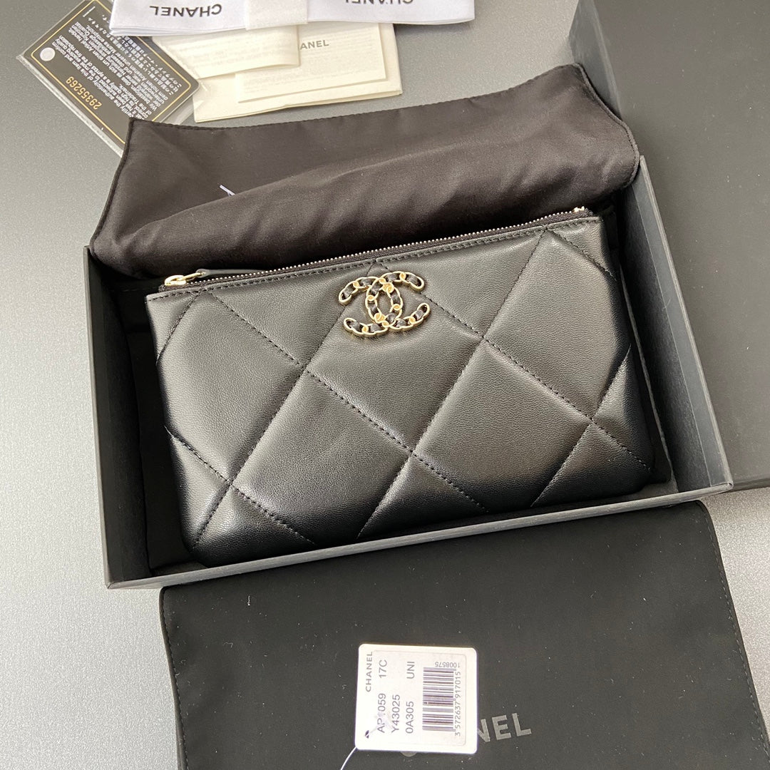 CC 19 Pouch 20cm Black Calfskin