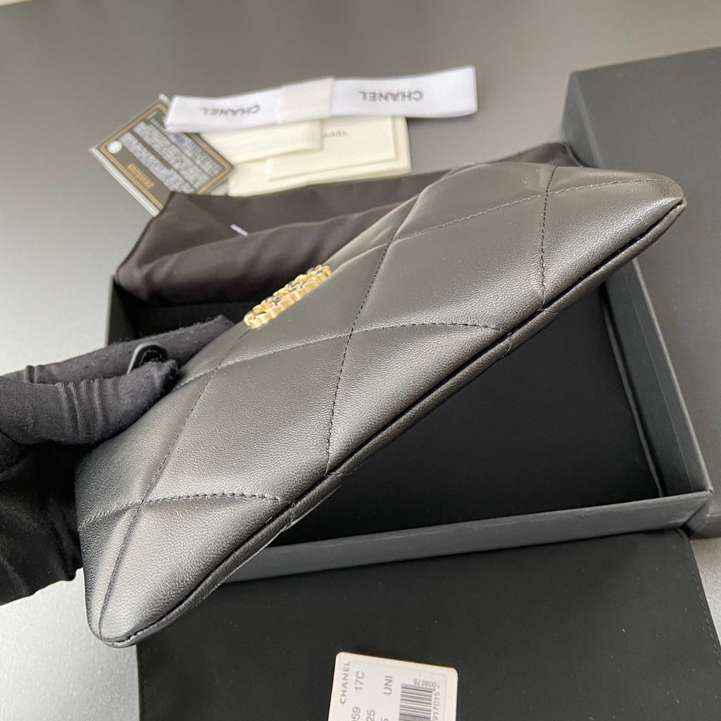 CC 19 Pouch 20cm Black Calfskin