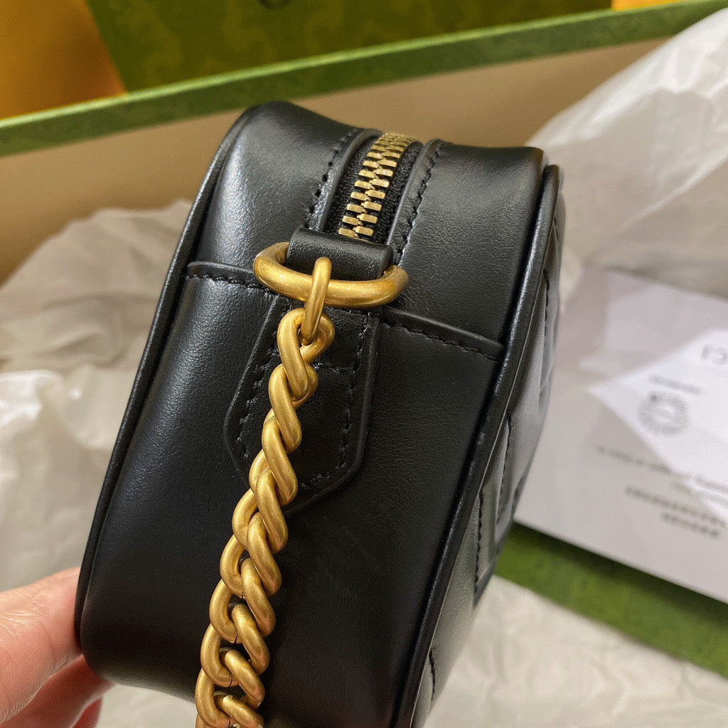 GG MINI 18 MARMONT MATELASS_ BLACK CALFSKIN WITH GOLDEN LOGO