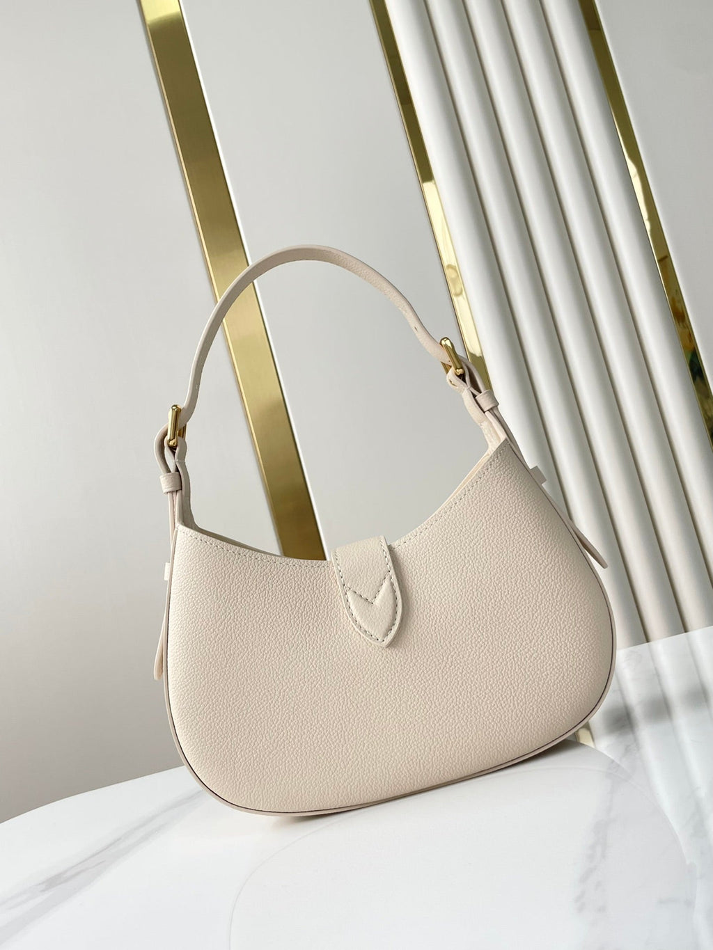 LOW KEY SHOULDER BAG 26 IN QUARTZ GRAINED CALFSKIN GOLD BUCKLE