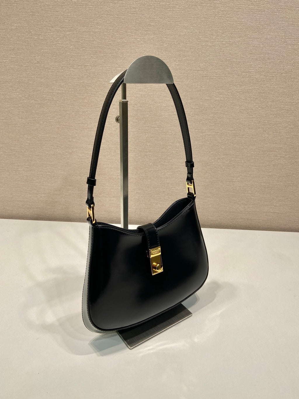 CLEO SHOULDER BAG 22 IN BLACK BRUSHED LAMBSKIN WITH CLASP CLOSURE