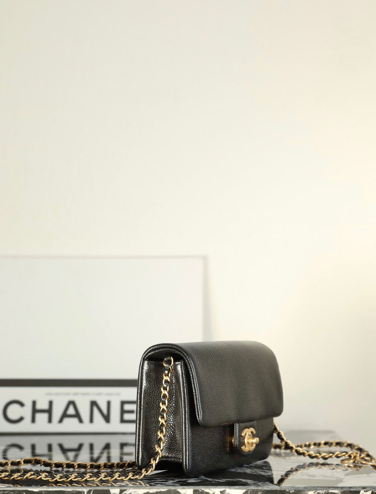 CC 24K Flap Bag 18cm Black Grained Calfskin Gold Hardware