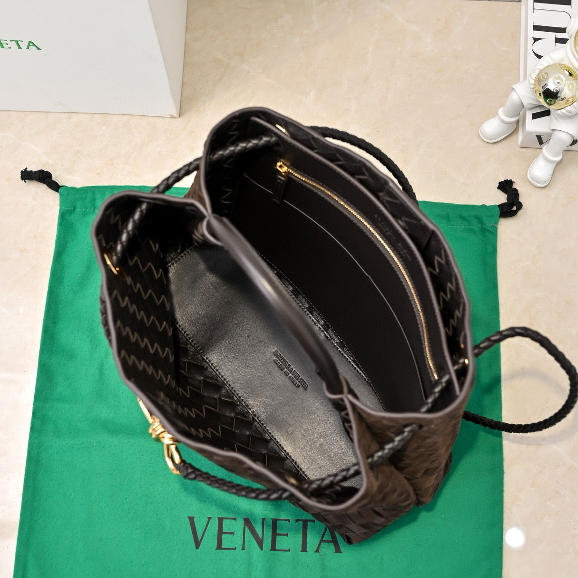 BV Tasche Andiamo 32cm Chocolate Lambskin Suede Ghw
