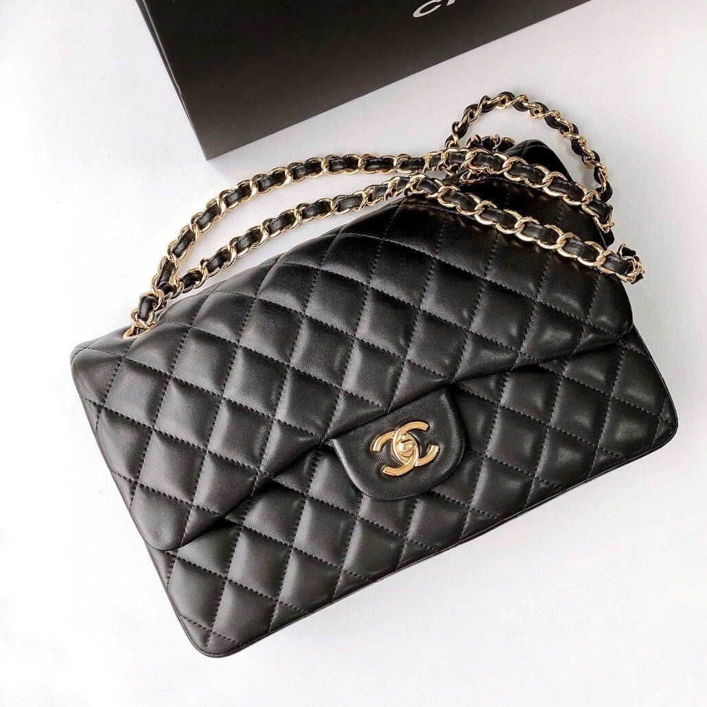 CLASSIC FLAP 30 BLACK LAMBSKIN LIGHT GOLD HARDWARE