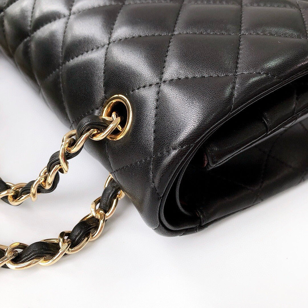 CLASSIC FLAP 30 BLACK LAMBSKIN LIGHT GOLD HARDWARE