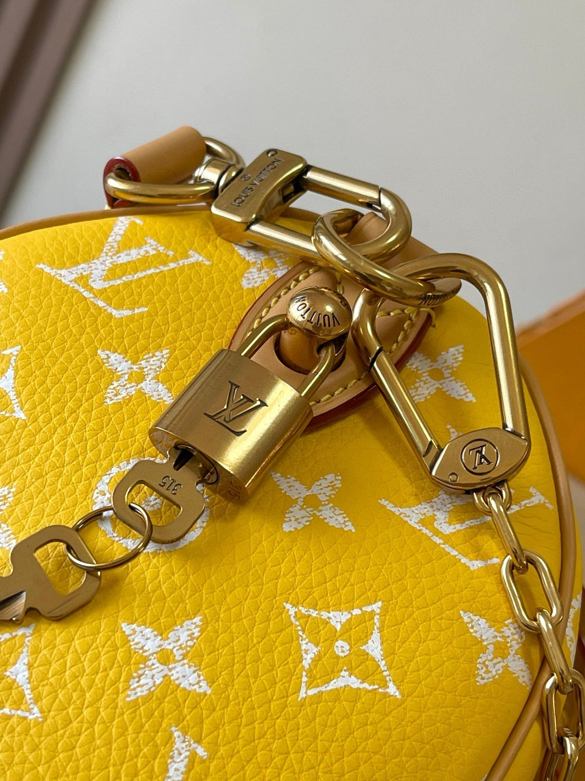 speedy p9 bandouliere 25cm yellow calfskin