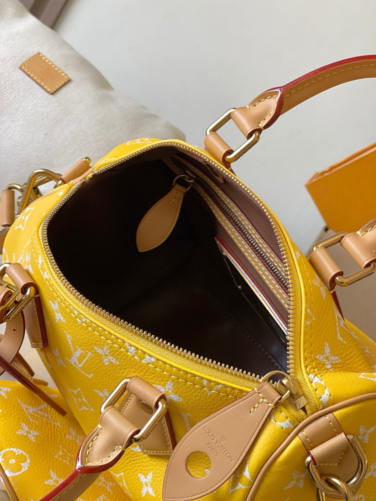 speedy p9 bandouliere 25cm yellow calfskin