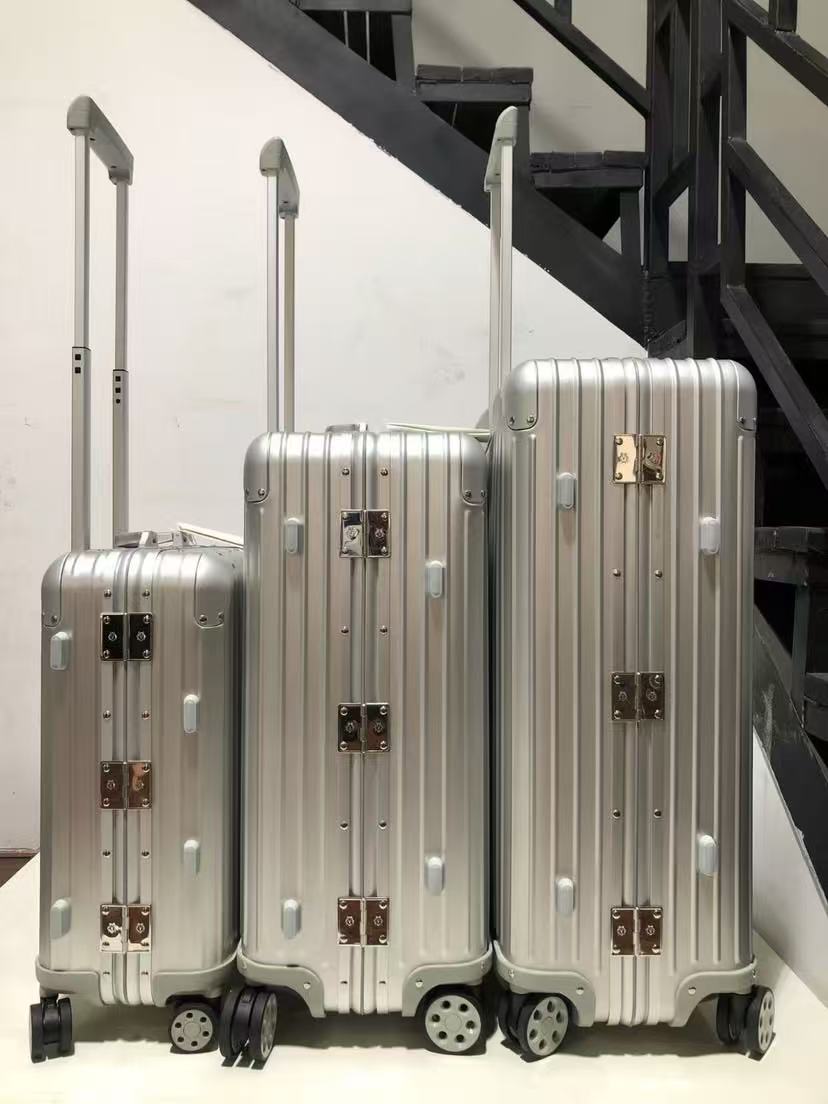 RIMOWA Classic Suitcase Anodized Aluminum Silver