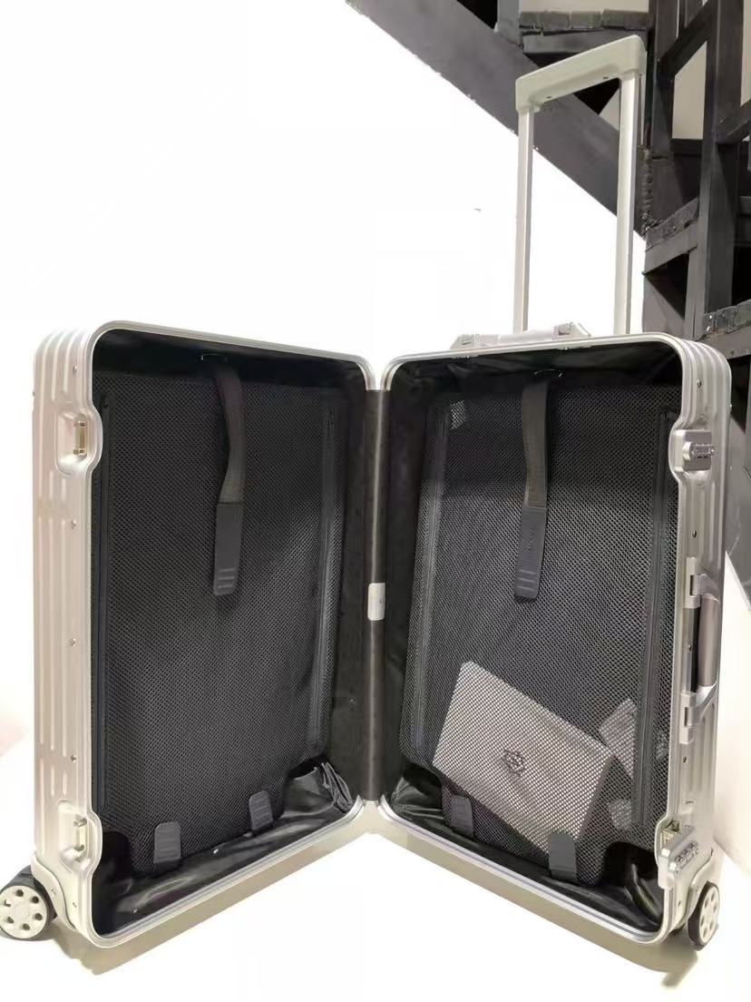 RIMOWA Classic Suitcase Anodized Aluminum Silver