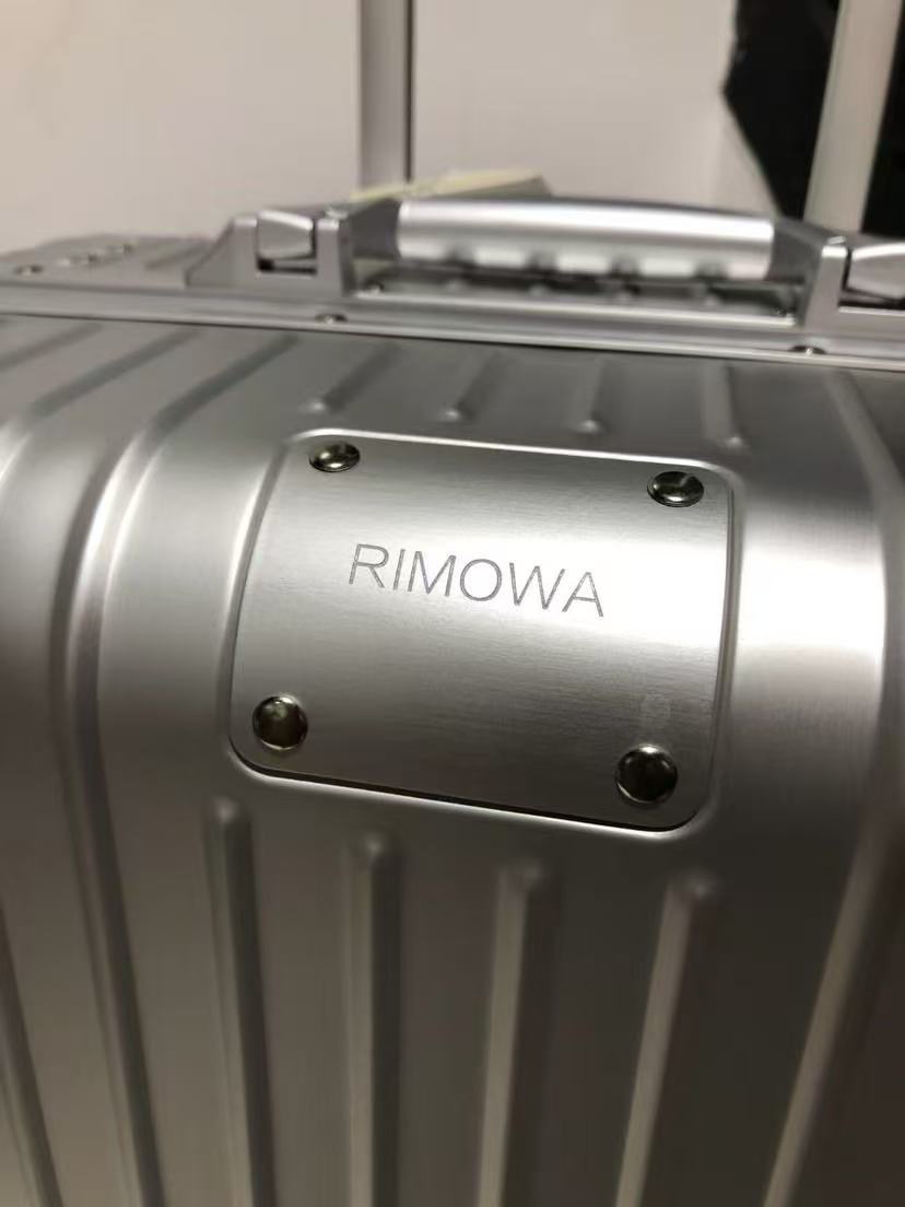 RIMOWA Classic Suitcase Anodized Aluminum Silver