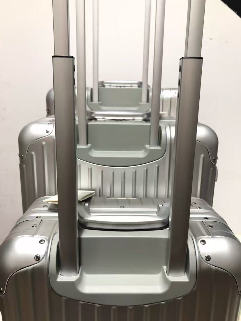 RIMOWA Classic Suitcase Anodized Aluminum Silver