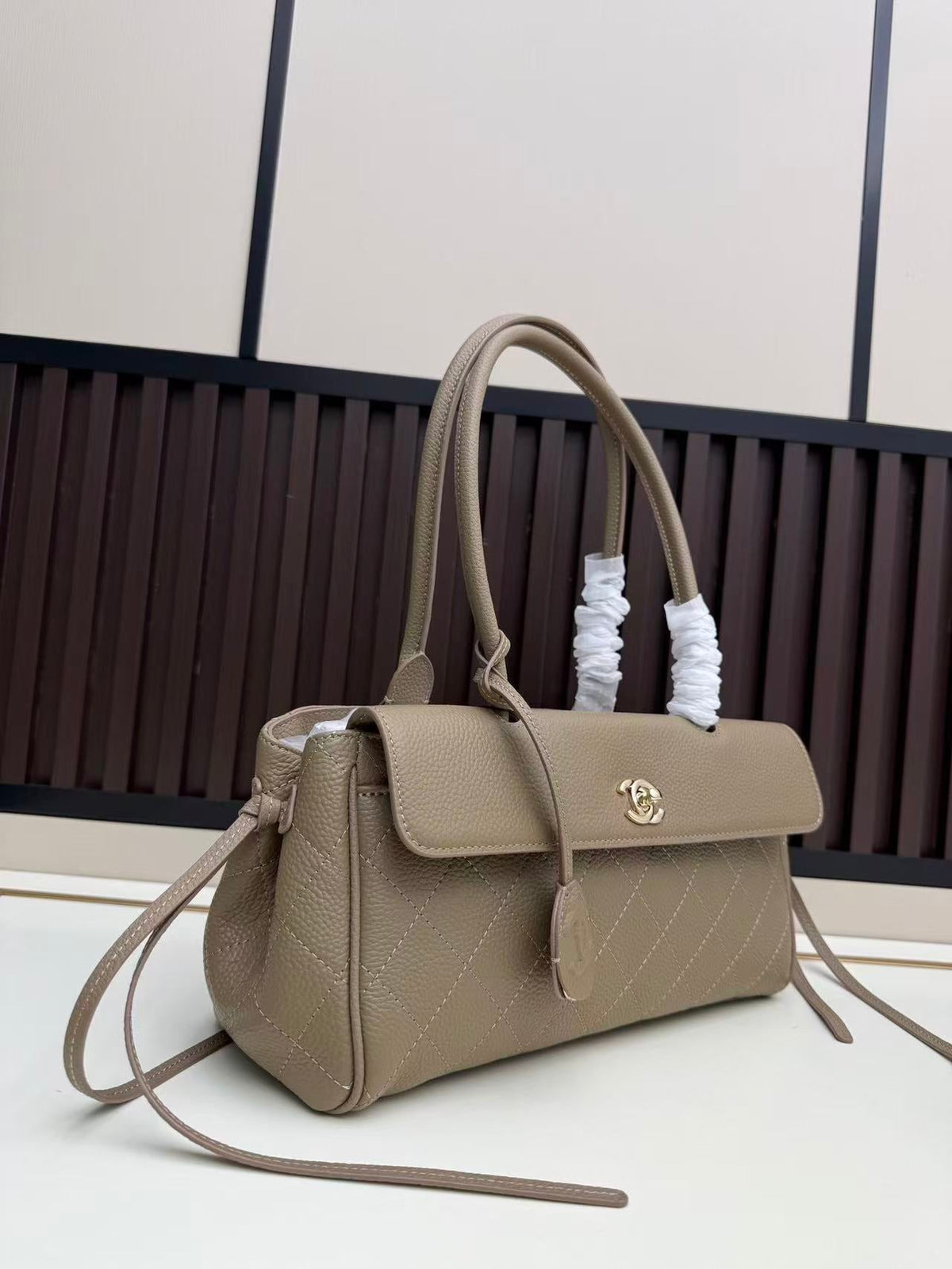 CC SMALL TOTE BAG 30CM TOGO  LEATHER