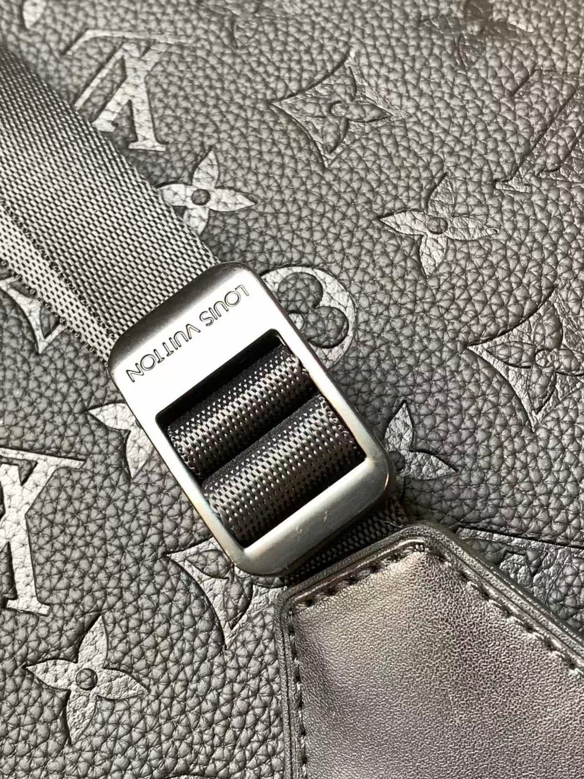 LV M55699 Christopher MM Backpack Black Cowhide