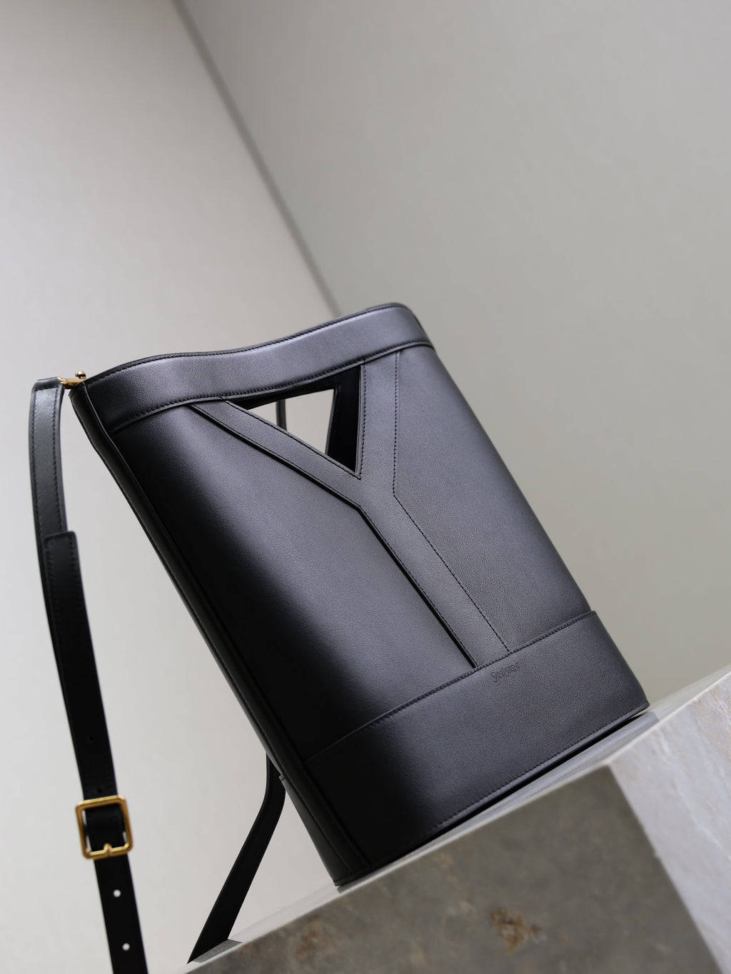Y Small Bucket 23cm Black Leather