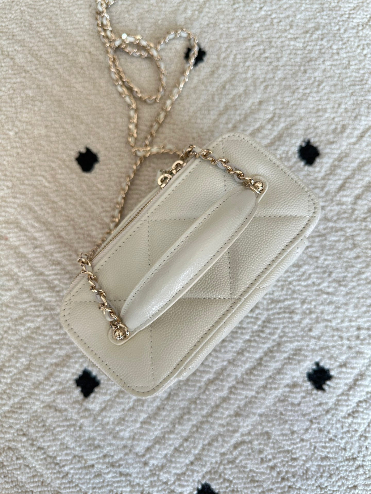 Chanel 2025 Vanity 17cm Bag White Caviar Leather 320299