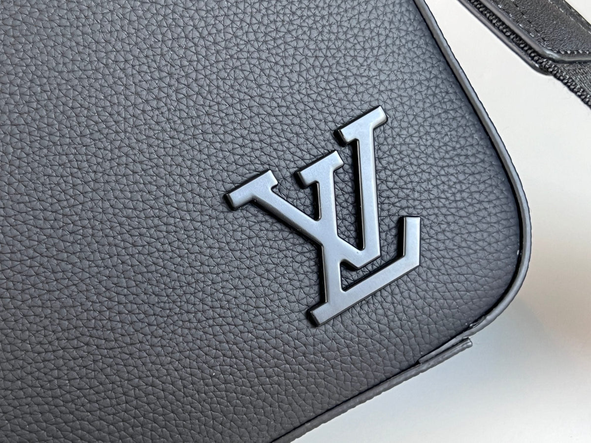 LV Pilot Briefcase 39cm Black Cowhide 257876