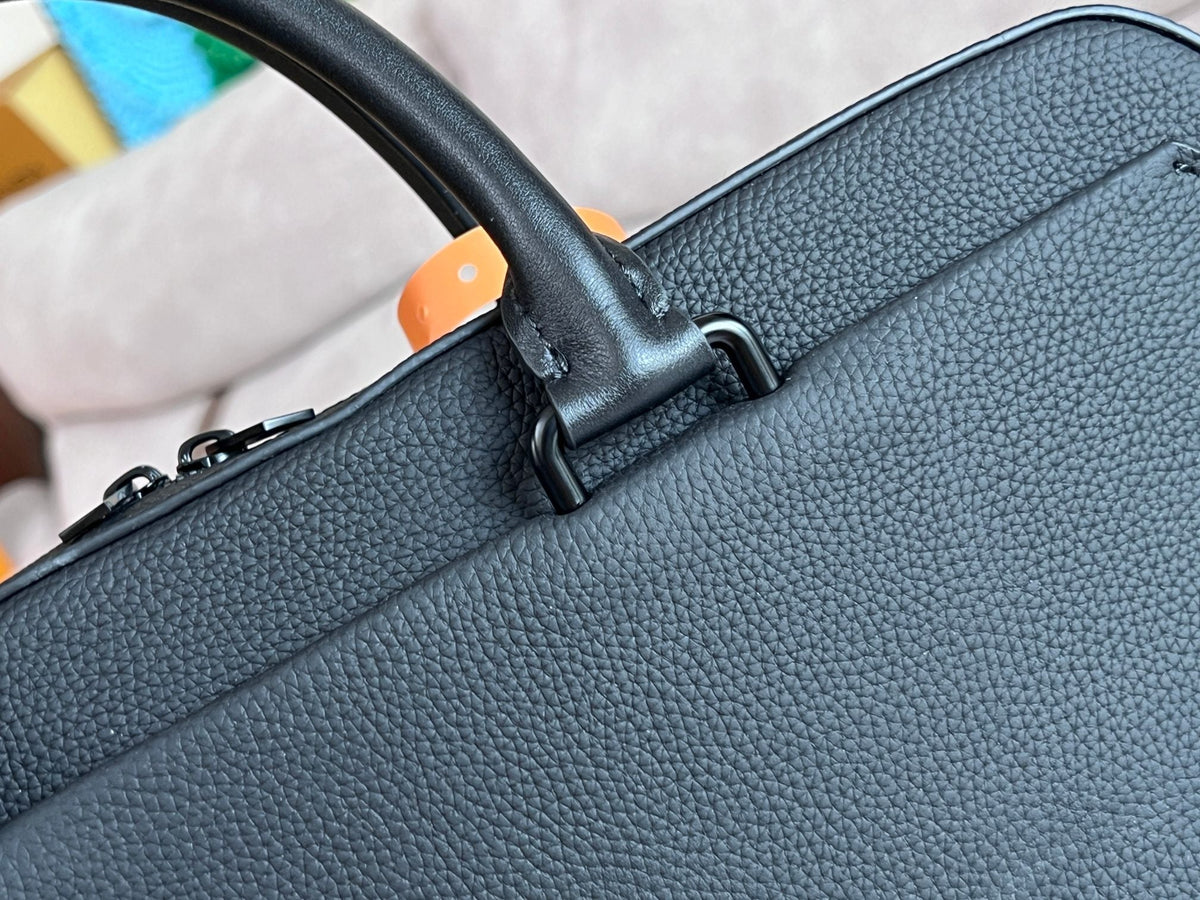 LV Pilot Briefcase 39cm Black Cowhide 257876