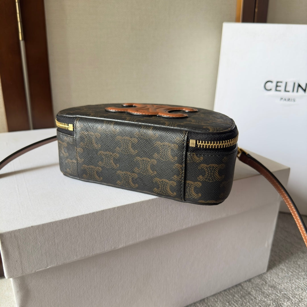 HALF MOON CASE 18 IN BLACK TRIOMPHE CANVAS AND BRONZE BROWN CALFSKIN
