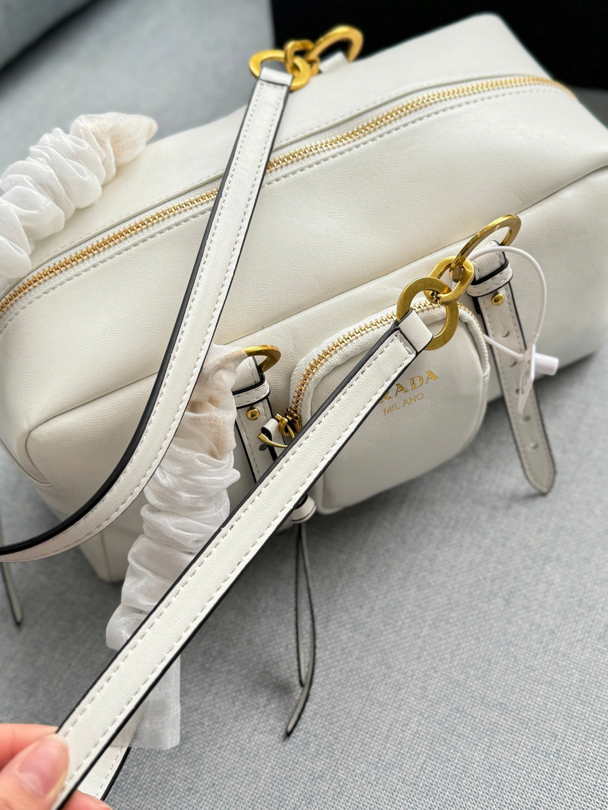 DANGLE TOP HANDLE BAG 30 IN WHITE SHINY CALFSKIN