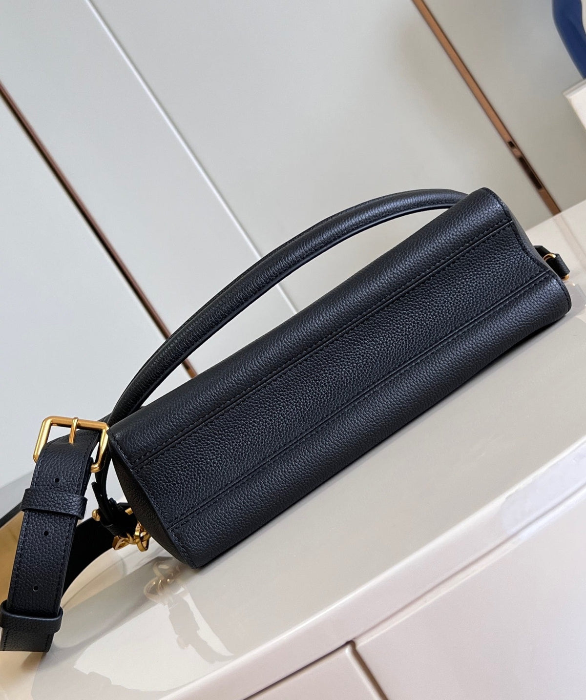 lv soft twist 27cm black calfskin gold hardware