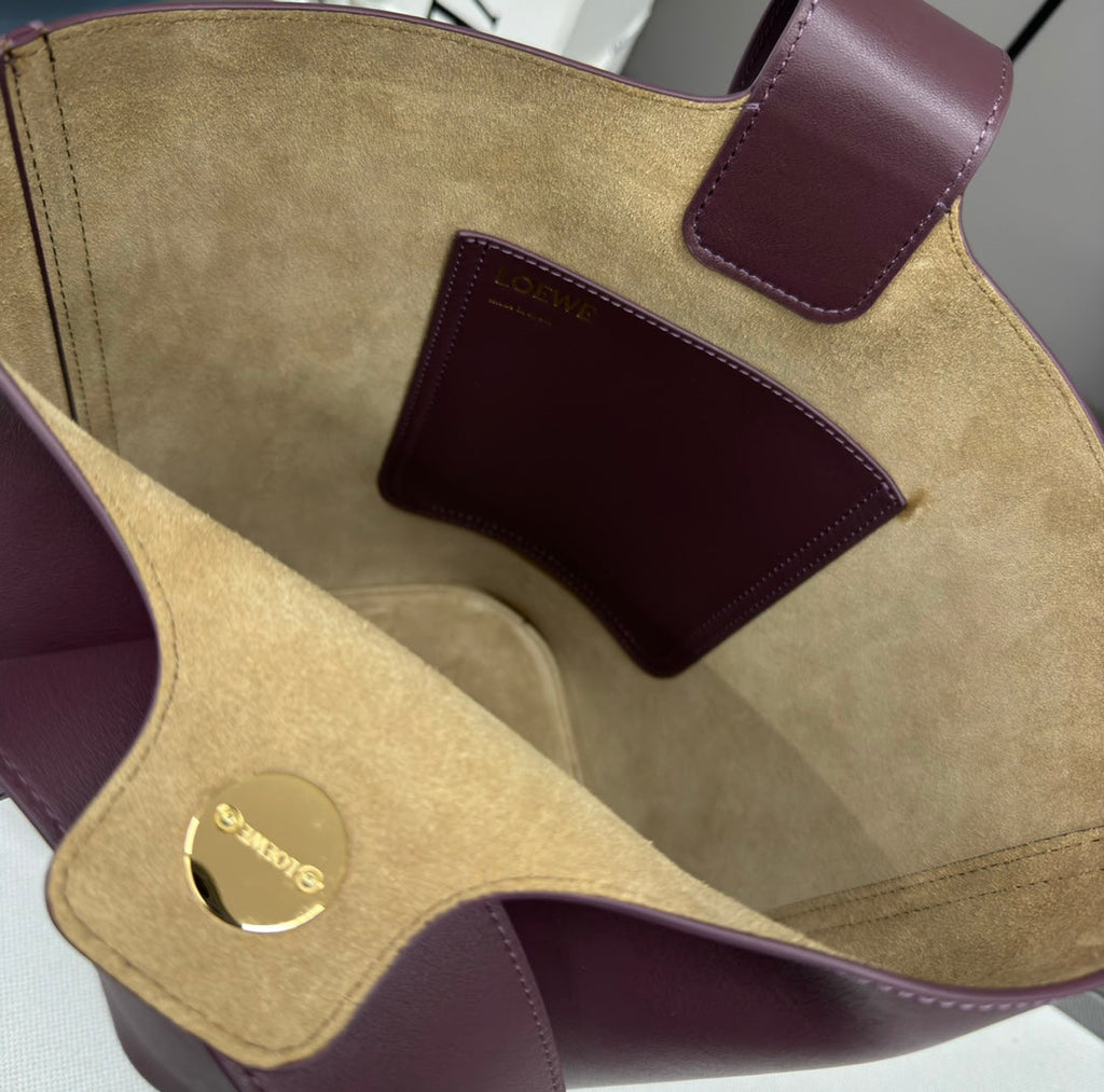 Medium Pebble 28cm Dark Burgundy Calfskin