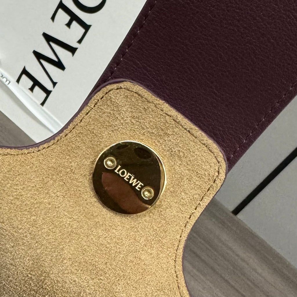 Medium Pebble 28cm Dark Burgundy Calfskin