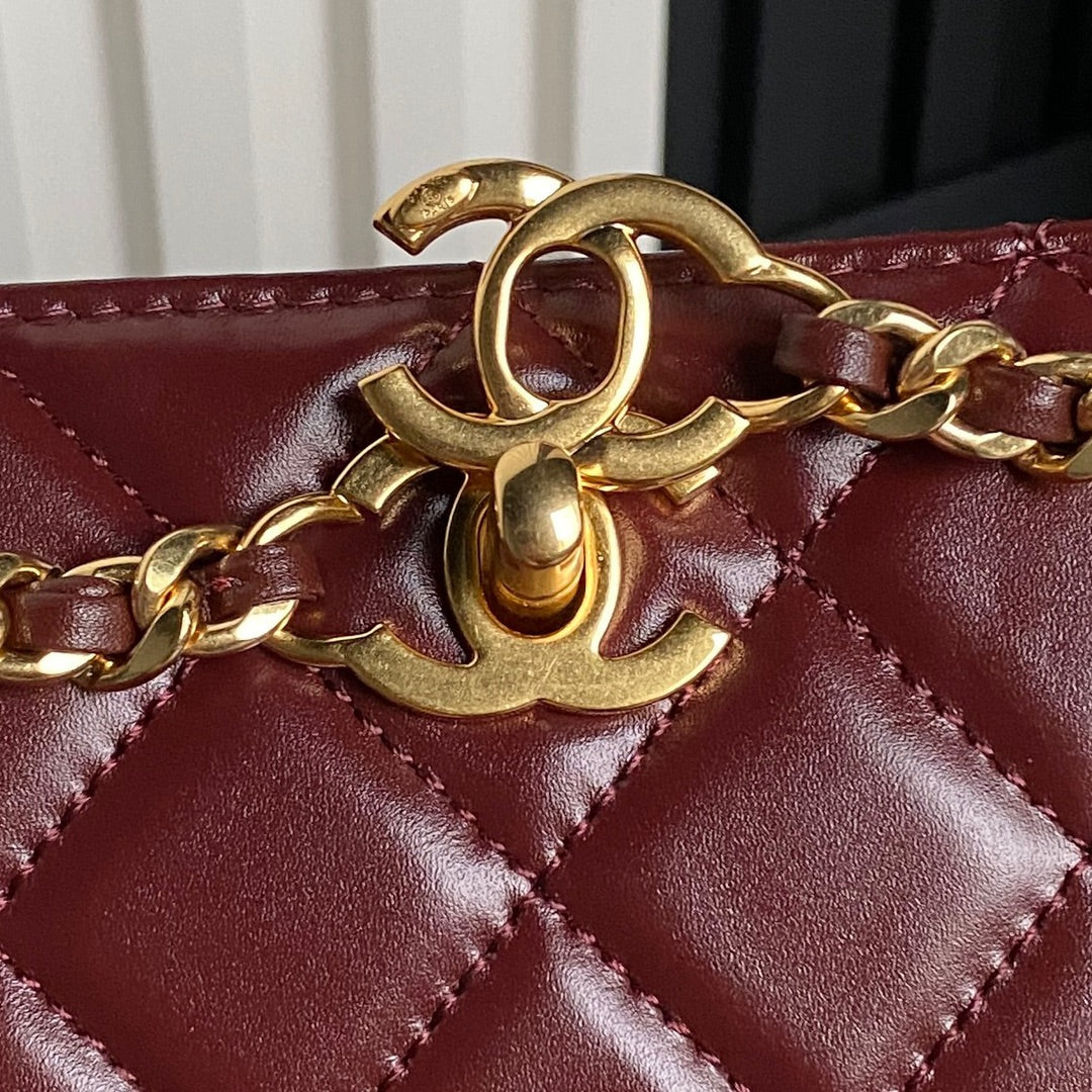 HANDBAG 27 IN GARNET RED DIAMOND PATTERN QUILTED SHINY LAMBSKIN GOLD HARDWARE