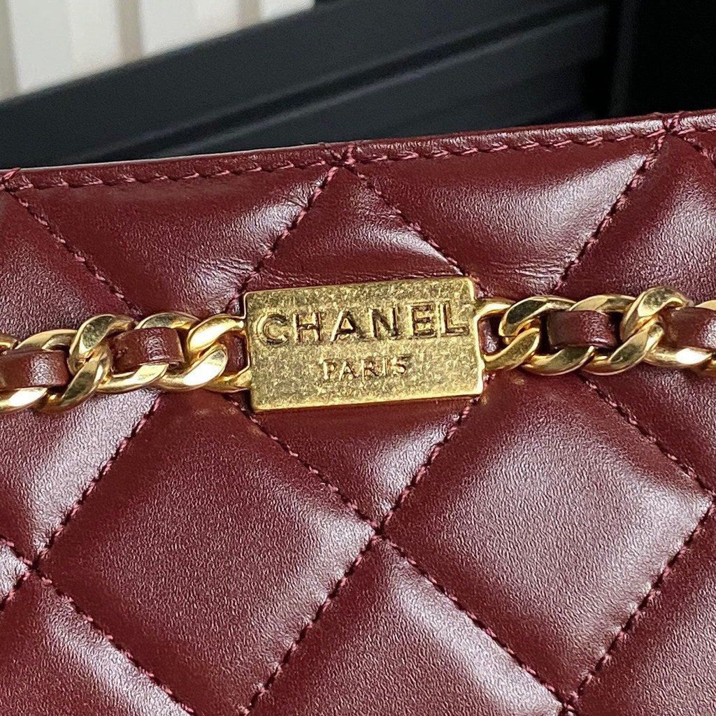 HANDBAG 27 IN GARNET RED DIAMOND PATTERN QUILTED SHINY LAMBSKIN GOLD HARDWARE