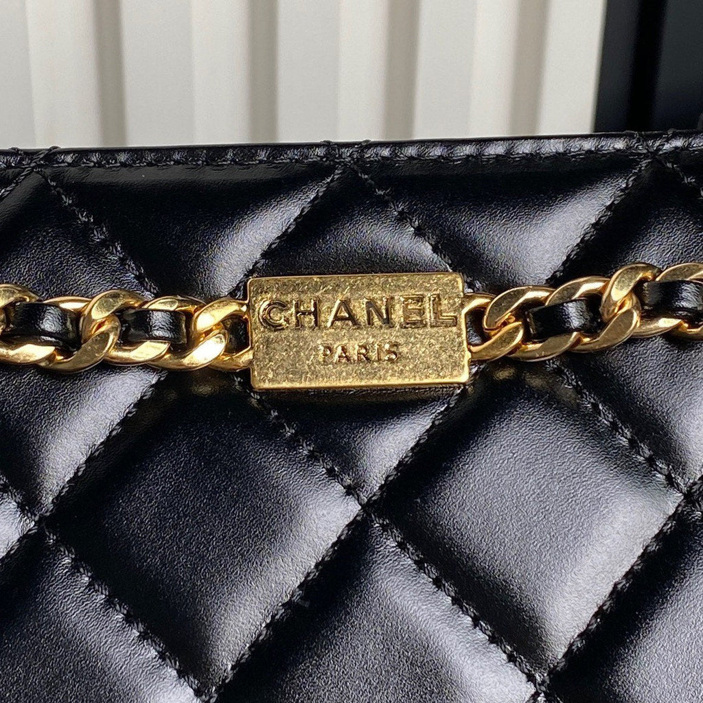 HANDBAG 27 IN BLACK DIAMOND PATTERN QUILTED SHINY LAMBSKIN GOLD HARDWARE