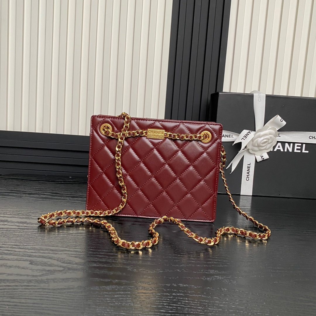 HANDBAG 21 IN GARNET RED DIAMOND PATTERN QUILTED SHINY LAMBSKIN GOLD HARDWARE