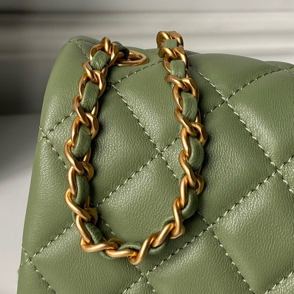 Chanel 25 Pearl Crush Square Flap Bag 17cm Dark Green Lambskin 323088