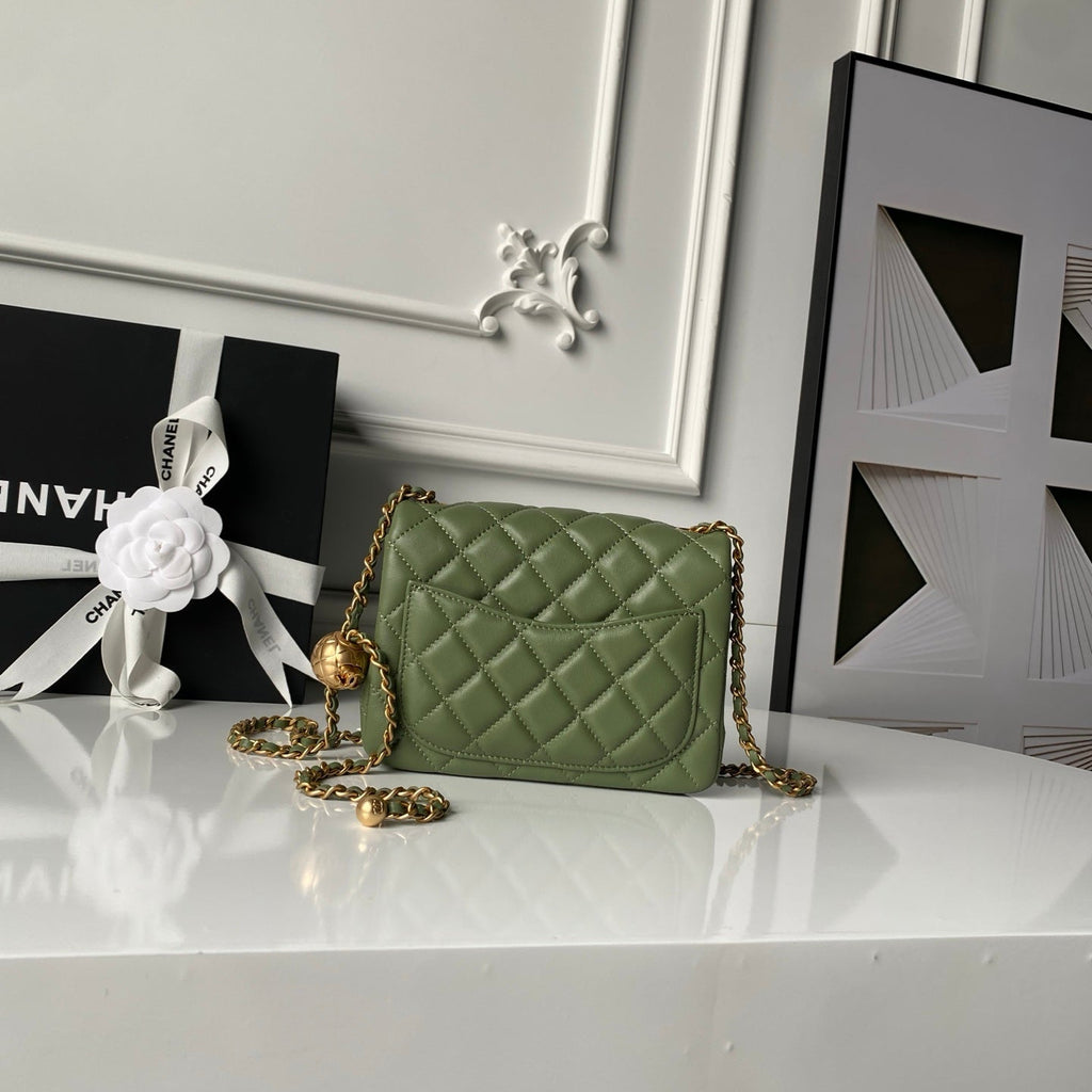 Chanel 25 Pearl Crush Square Flap Bag 17cm Dark Green Lambskin 323088