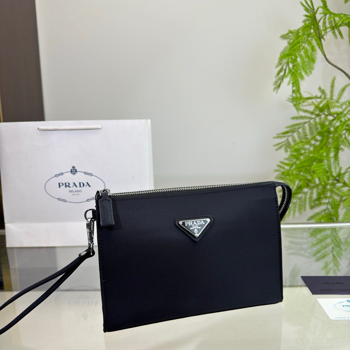 CLUTCH 25 IN BLACK RE-NYLON TRIANGLE LOGO