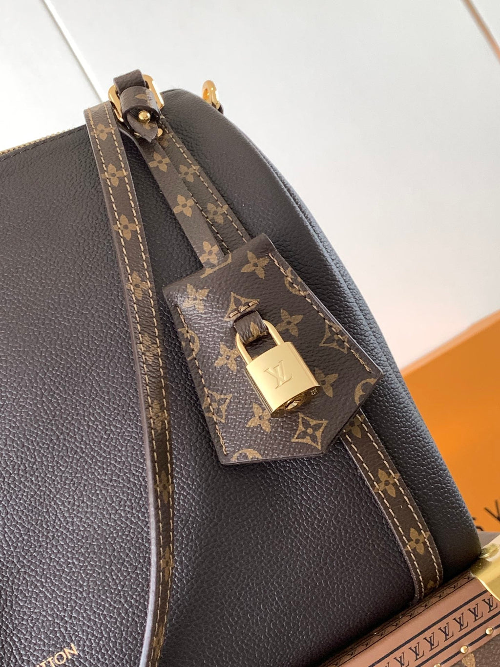 LV M26359 Express MM Handbag 36cm Brown Cowhide GHW