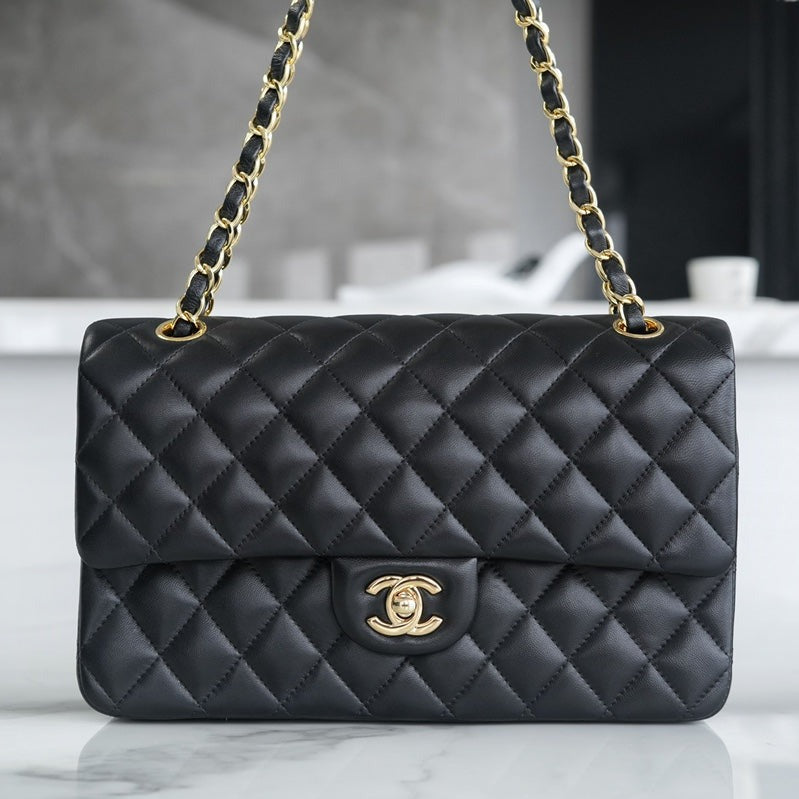 CLASSIC FLAP 25 BLACK LAMBSKIN LIGHT GOLD HARDWARE