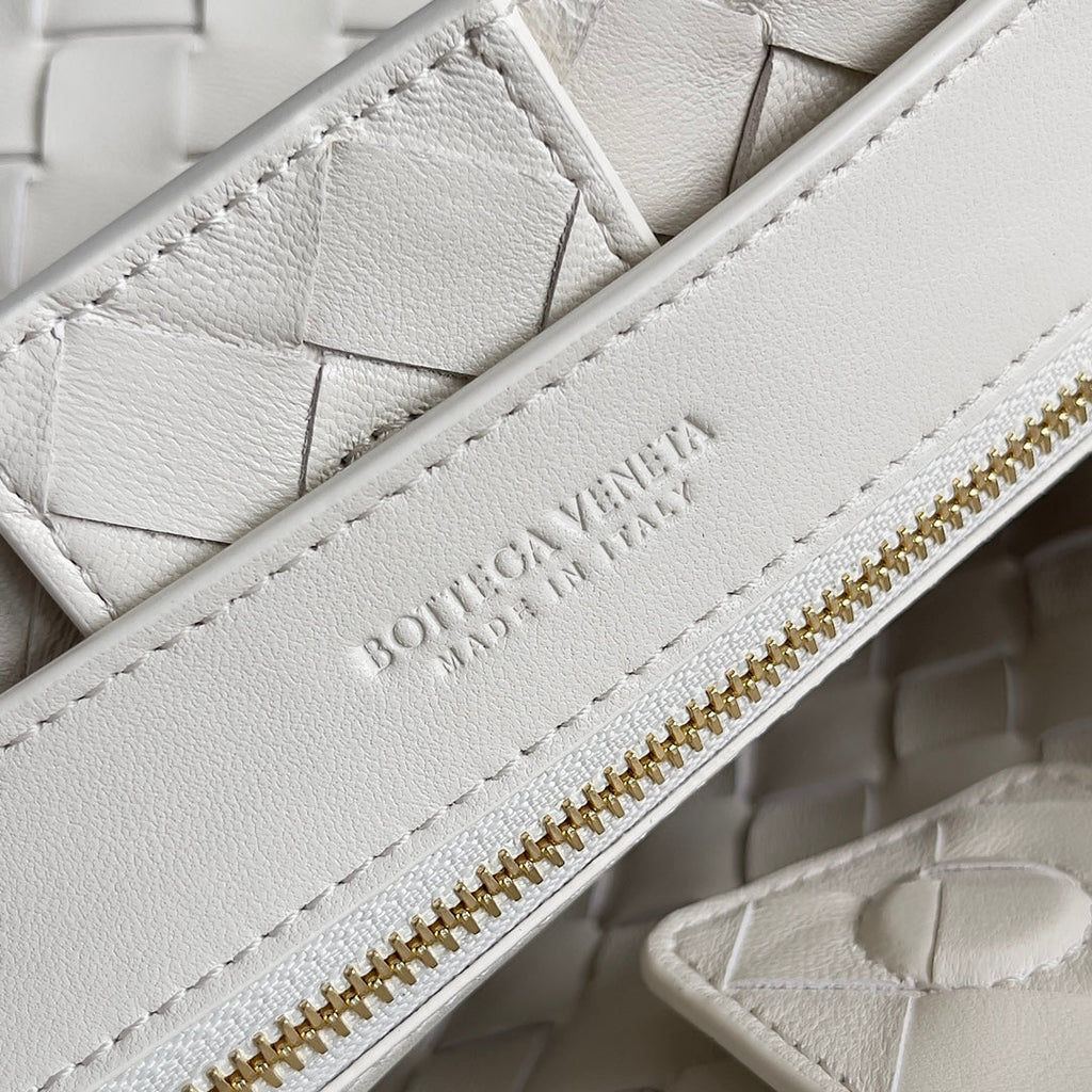 HANDLE BAG ANDIAMO 25 IN OFF WHITE LAMBSKIN