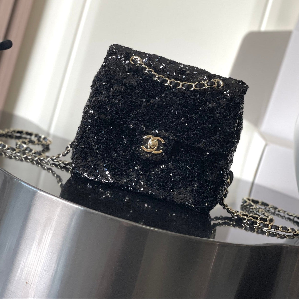 Chanel 25 Sequin Embroidered 21cm Bag Black Leather Sequins 286173