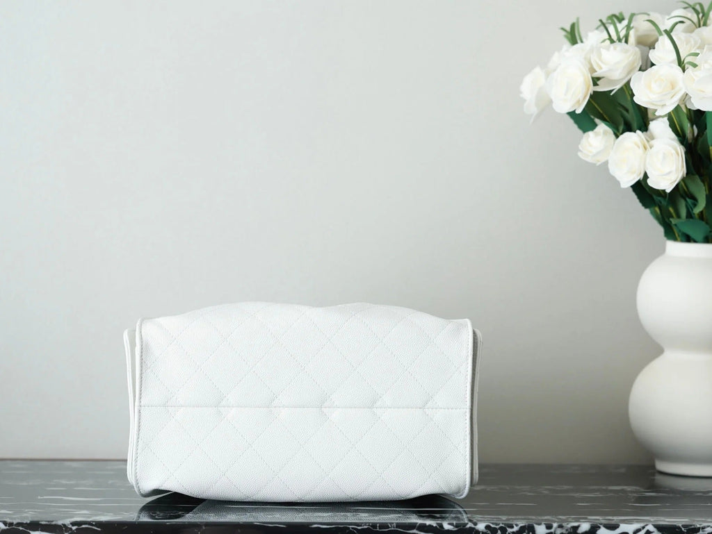 CHANEL 25S HOBO BAG 30 CM IN WHITE LAMBSKIN WITH GOLD HARDWARE