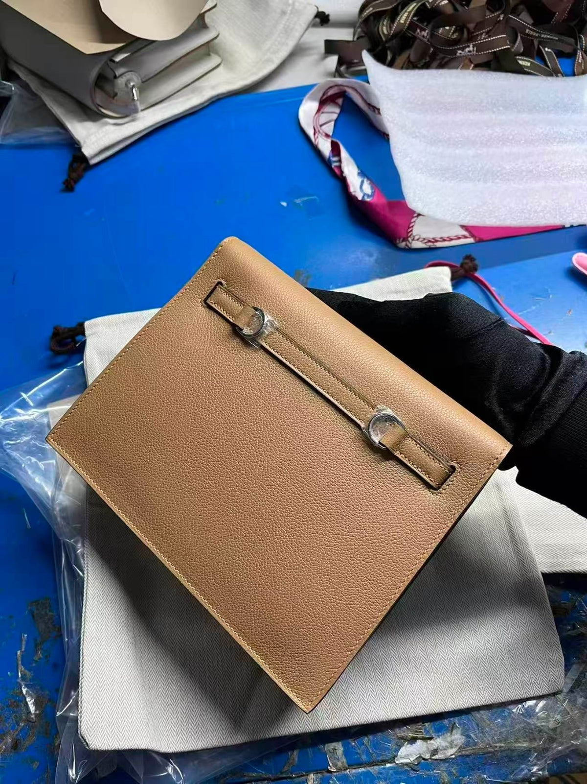 KELLY DANSE 22 TAN BROWN IN CALFSKIN SILVER HARDWARE